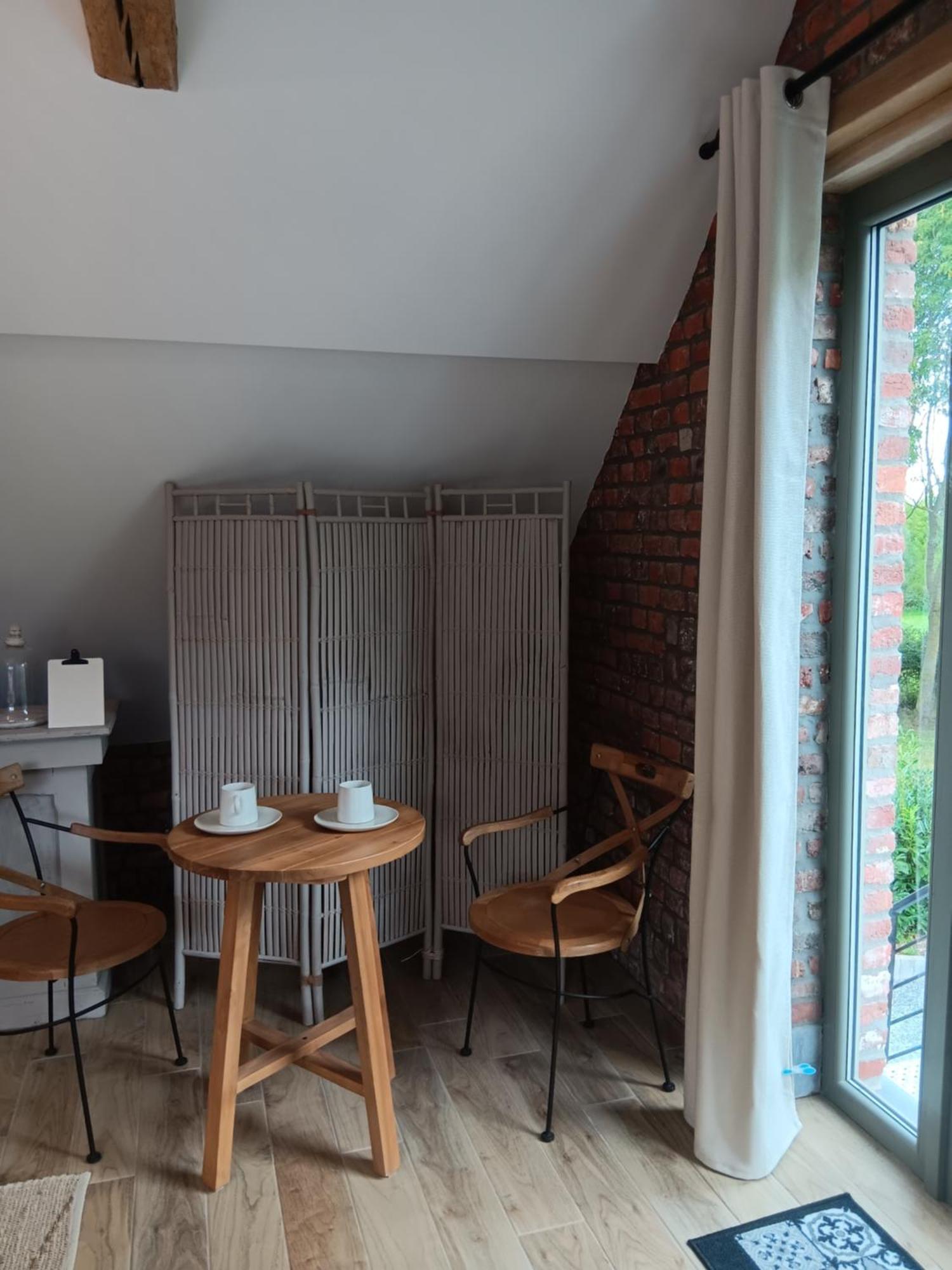 La Chambre Des Daines Бинш Екстериор снимка