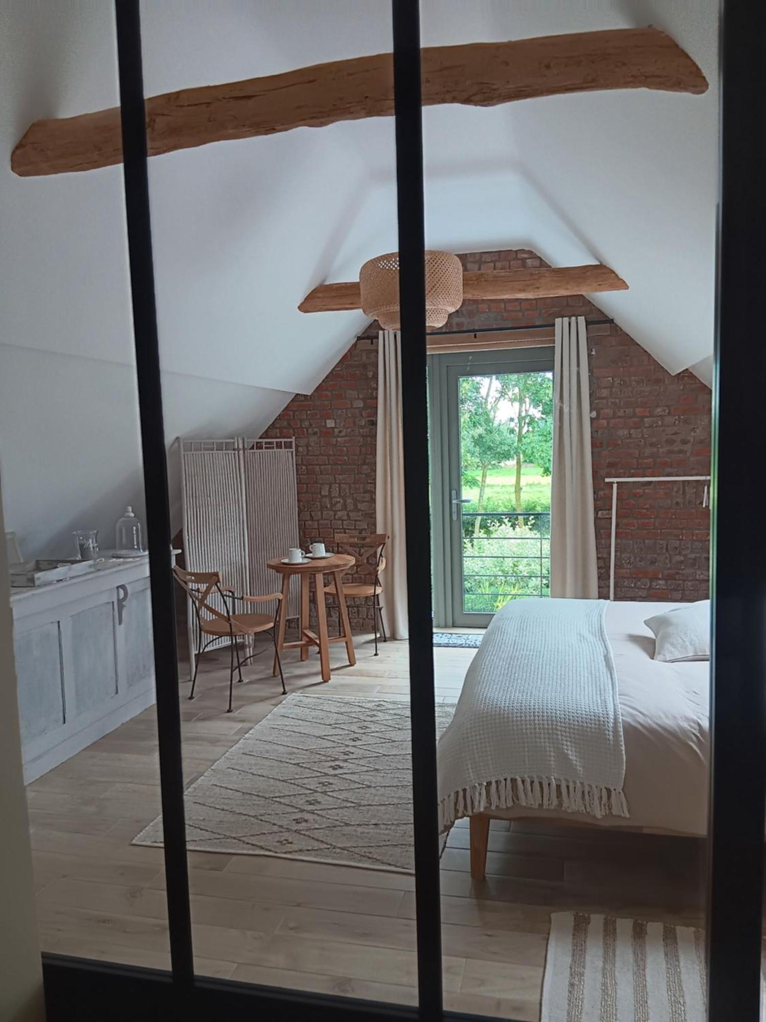 La Chambre Des Daines Бинш Екстериор снимка