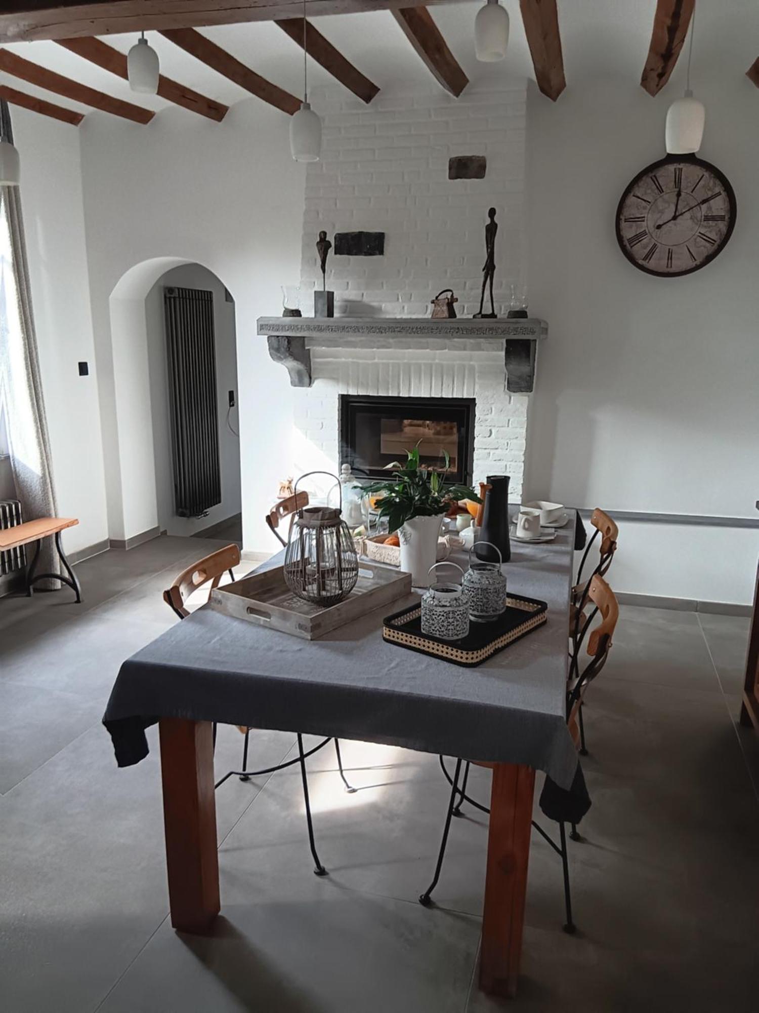La Chambre Des Daines Бинш Екстериор снимка